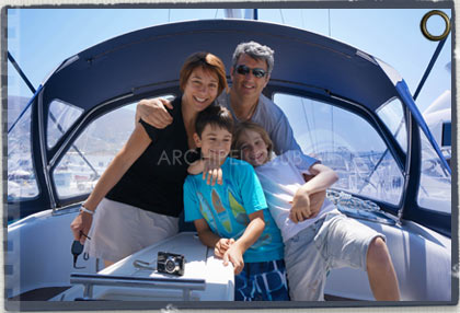 family sailing Archipel